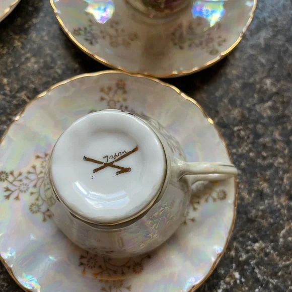 White and Gold tea set. - Picture 2 of 8